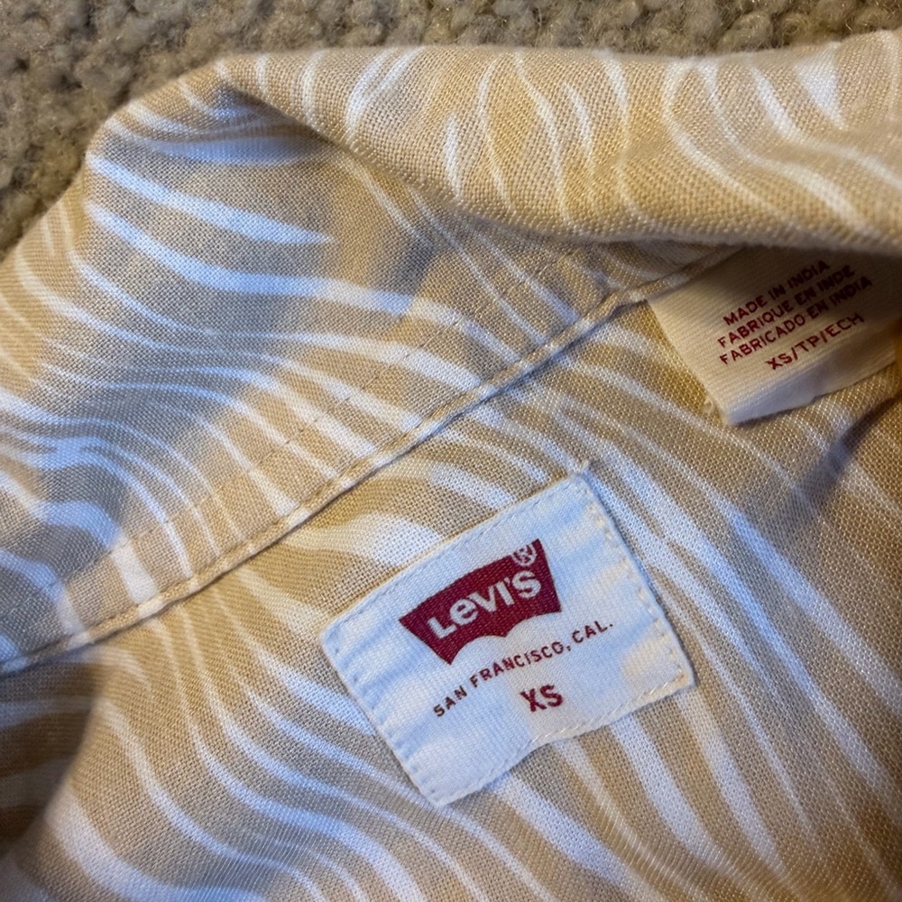Levi's Cream Patterned Button Down Shirt - image 3